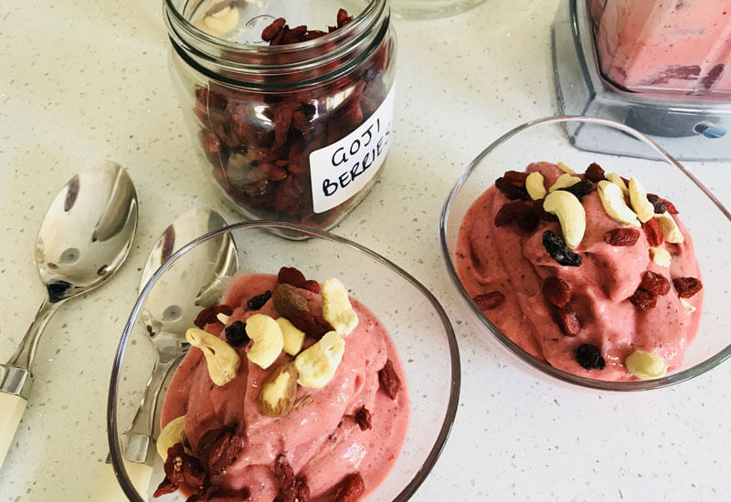 berry smoothie bowl